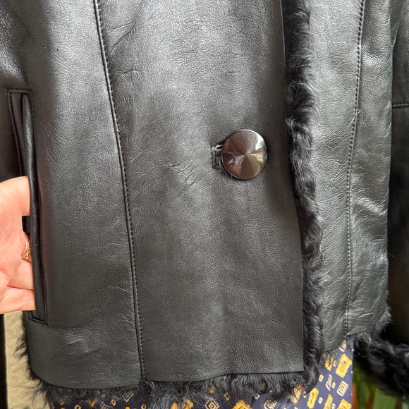 Vintage Women's Black Shearling Jacket - Picture 3 of 12
